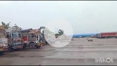 बारां: अस्पताल रोड स्थित धान मंडी में मंडी सचिव की बिना अनुमति के खड़े हैं ट्रक, किसान हो रहे परेशान