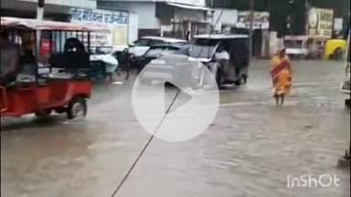 देेेवरिया: 40 मिनट की बरसात में देवरिया शहर के लोग हुए परेशान, जगह-जगह हुआ जलभराव