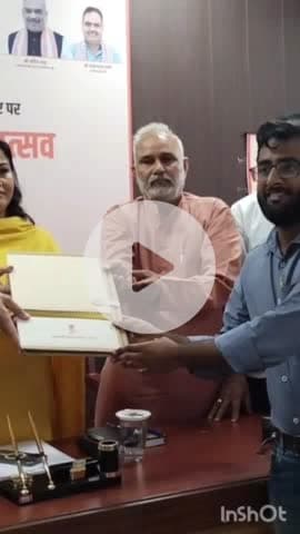 भरतपुर: भरतपुर में संभागीय आयुक्त और जिला कलेक्टर ने युवाओं को नियुक्ति पत्र दिए