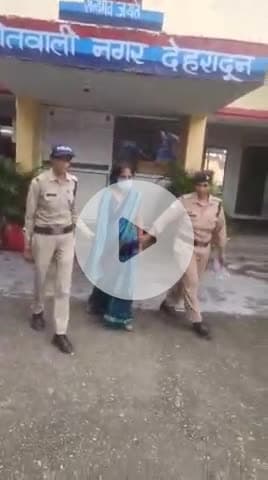 देहरादून: दून पुलिस ने बच्चे पर जानलेवा हमला करने वाली आरोपी महिला को किया गिरफ्तार