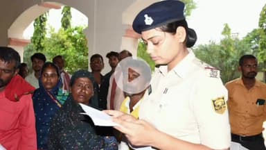 बेतिया: जनता दरबार में सुनी गईं लोगों की शिकायतें, पुलिस अधीक्षक ने दिए त्वरित कार्रवाई के निर्देश