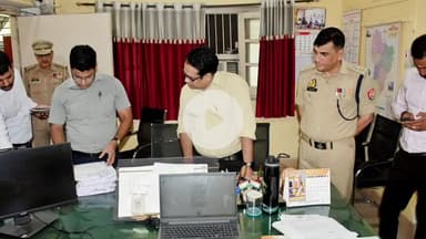 रामपुर: गुरुवार को नवाब गेट स्थित अधिशासी अभियंता विद्युत वितरण प्रथम कार्यालय का जिला अधिकारी ने किया निरीक्षण