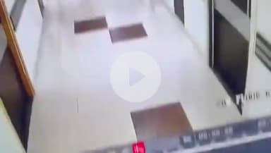 पटना के एक हॉस्पिटल के आईसीयू मे पाँच लोग पहुंच चलाया ठाए ठाए गोली मरीज की मौके पर मौत। 
#breaking #breakingnews #patna