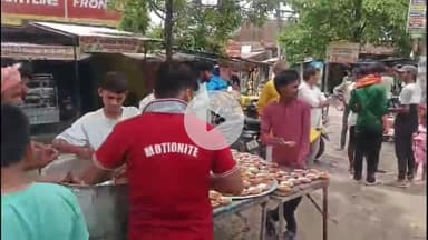 सुल्तानपुर: सुलतानपुर के प्रतापगंज बाजार में कांवड़ियों के लिए विशाल भंडारे का आयोजन, सैकड़ों श्रद्धालुओं ने लिया प्रसाद