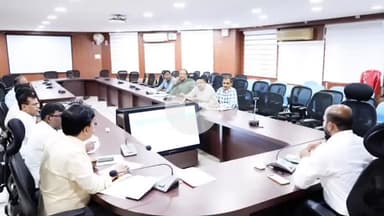 कोडरमा: समाहरणालय में बैठक, उपायुक्त ने डीलरों के सत्यापन और योजनाओं के समयबद्ध वितरण के निर्देश दिए