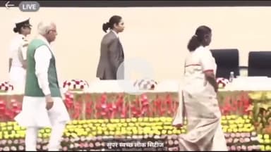 इंदौर: इंदौर फिर बना स्वच्छता का सिरमौर, नगर निगम मुख्यालय पर जश्न, सफाई मित्रों ने दी एक दूसरे को बधाई