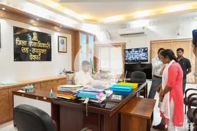 देवघर: उपायुक्त ने जनता की समस्याओं के समाधान के लिए अपने कार्यालय में की बैठक, दिए निर्देश