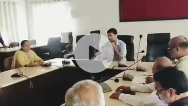 भीलवाड़ा: जिला कलेक्ट्रेट सभागार में राजनीतिक दलों के प्रतिनिधियों के साथ फोटोयुक्त मतदाता सूचियों का विशेष गहन पुनरीक्षण