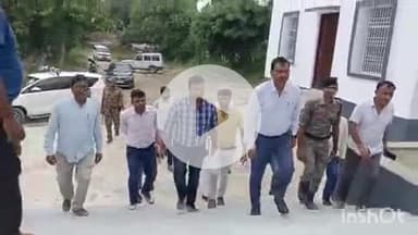 गोपालगंज: गोपालगंज डीएम ने माझा प्रखंड के आदमापुर पंचायत भवन निर्माण का किया औचक निरीक्षण