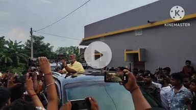 गोरौल: पूर्णिया सांसद राजेश रंजन उर्फ पप्पू यादव पीरापुर गांव पहुंचे, मृतिका संजना के परिजनों से मुलाकात की