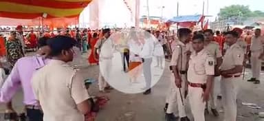 शाहकुंड: सीओ ने नमामि गंगे घाट पर अतिक्रमण हटाने का अभियान चलाया, दुकानों पर चला बुलडोजर