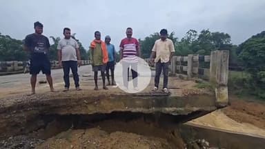 सिमडेगा: तेज बारिश से पुल का गार्डवाल क्षतिग्रस्त, दुर्घटना की आशंका