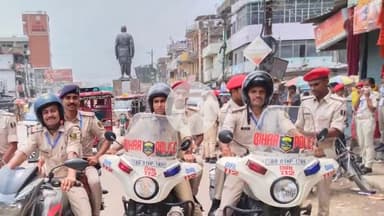 मोतिहारी: मोतिहारी में प्रधानमंत्री के कार्यक्रम को लेकर चिन्हित जगहों पर की गई पुलिस पदाधिकारी की तैनाती