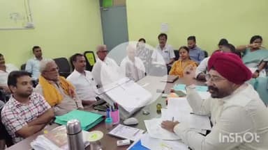 पालीगंज: पालीगंज अनुमंडल कार्यालय में एसडीओ ने मतदाता पुनरीक्षण को लेकर अधिकारियों और नेताओं के साथ की बैठक