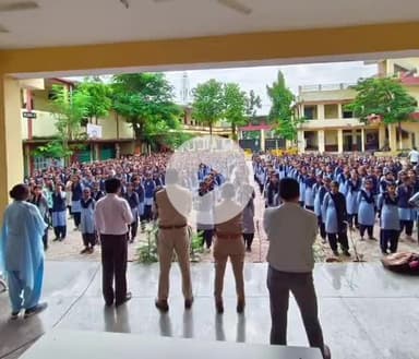 नरसिंहगढ़: नशा मुक्ति अभियान को लेकर पुलिस ने राजगढ़-नरसिंहगढ़ के स्कूलों में चलाया जागरूकता अभियान