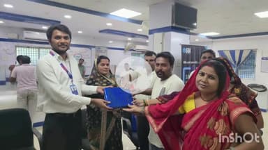 आलमनगर: आलमनगर मुख्यालय के भारतीय स्टेट बैंक में जीविका दीदियों को सम्मानित किया गया