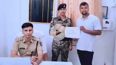 बक्सर: एक व्यक्ति से गलती से हुआ ₹2.10 लाख का ट्रांजेक्शन, बक्सर साइबर थाने ने तत्परता से रुपये दिलाये वापस