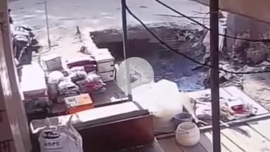 कोल: गोंडा मोड़ पर स्कूल जाते समय साइकिल सहित छात्र नगर निगम के खुले नाले में गिरा, स्थानीय लोगों ने बचाई जान