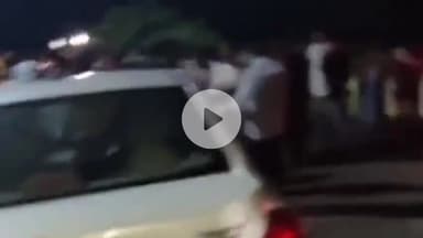 अमरोहा: गांव नारंगपुर में गांव वालों ने एक चोर को पकड़कर जमकर पीटा, पुलिस ने हिरासत में लिया