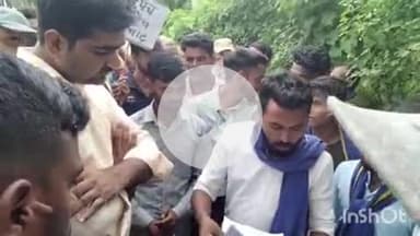 ब्यौहारी: पपौंध के बिजहा में खराब सड़क को लेकर ग्रामीणों ने तहसीलदार को ज्ञापन सौंपा