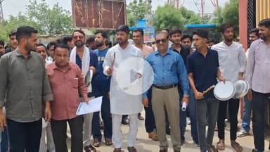 चूरू: यूथ कांग्रेस ने नगर परिषद में थाली बजाकर किया प्रदर्शन, शहर में जलभराव की समस्या के समाधान की उठाई मांग