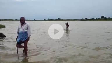 कालपी: मंगरौल संपर्क मार्ग बाढ़ के पानी में टूटने से ग्रामीणों को भारी परेशानियां, जान जोखिम में रास्ता पर कर रहे #jansamasya