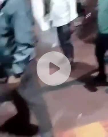 ಶಿರಸಿ: 'ರೂಮ್ ಮಾಡ್ತೀನಿ ಬಾ' ಎಂದ ವ್ಯಕ್ತಿಗೆ ಚಪ್ಪಲಿಯಿಂದ ಥಳಿಸಿದ ಮಹಿಳೆ ನಗರ ಬಸ್ ನಿಲ್ದಾಣದಲ್ಲಿ ಘಟನೆ ವಿಡಿಯೋ ವೈರಲ್