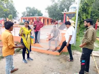 सुल्तानपुर: श्रावण मास में स्वच्छता को लेकर नगर पालिका हुई सख्त, अधिशासी अधिकारी के निर्देश पर सफाई इंस्पेक्टर ने सीताकुंड धाम का निरीक्षण