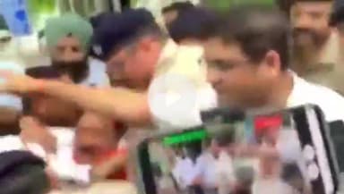 देहरादून: राज्यपाल से समय ना मिलने पर कांग्रेस प्रदेश अध्यक्ष करन माहरा ने राजभवन के बाहर दिया धरना