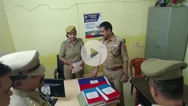 मंझनपुर: एसपी ने मंझनपुर कोतवाली के महिला हेल्प डेस्क पर संवेदनशीलता परखी, इंचार्ज नहीं बता सके हेल्पलाइन नंबर