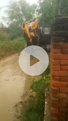 वैर: भौड़ागांव चारागाह भूमि से अवैध खनन की रोकथाम की मांग को लेकर धरना 214वें दिन भी जारी, खनिज क्षेत्र से लौटने लगी LNT