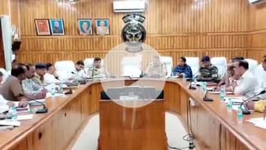 बहराइच: कलेक्ट्रेट सभागार में बैठक कर जनपद में सड़क हादसों को न्यूनतम करने के लिए पुलिस अधीक्षक आर.एन. सिंह ने दिए निर्देश