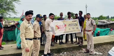 इछावर: एसपी के निर्देश पर सलकनपुर में थाना प्रभारी और स्टाफ ने नशा मुक्ति अभियान चलाया, शपथ दिलाई व संबोधित किया