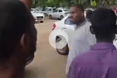 ओरमांझी: मोरहाबादी मैदान में ओला, उबर और रैपिडो के ड्राइवरों ने कम पैसे मिलने पर किया प्रदर्शन