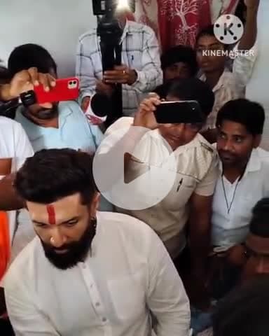 गोरौल: हाजीपुर सांसद चिराग पासवान पीरापुर गांव पहुंचे, मृतिका संजना के परिजनों से की मुलाकात