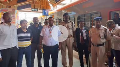 बेतिया: अमृत भारत एक्सप्रेस का बेतिया में भव्य स्वागत, पीएम मोदी ने मोतिहारी से किया उद्घाटन