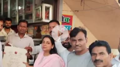 ठाकुरद्वारा: नगर के मुख्य बाजार में पालिका अध्यक्ष व ईओ की अगुवाई में पॉलिथीन मुक्त अभियान, दुकानदारों को कपड़े के थैले बांटे गए