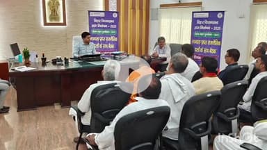 बेतिया: मतदाता सूची पुनरीक्षण अंतिम चरण में, डीएम धर्मेन्द्र कुमार ने राजनीतिक दलों से सहयोग की अपील की