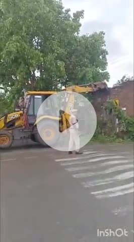 भीलवाड़ा: सुखाड़िया नगर के समीप सड़क किनारे अवैध रूप से बना मकान किया गया ध्वस्त, न्यास ने की कार्रवाई