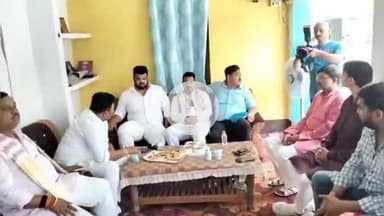 तरबगंज: वजीरगंज के बानेपुर में केंद्रीय राज्यमंत्री कमलेश पासवान ने लोगों से की मुलाकात, बीमार वरिष्ठ पत्रकार का पूछा कुशलक्षेम