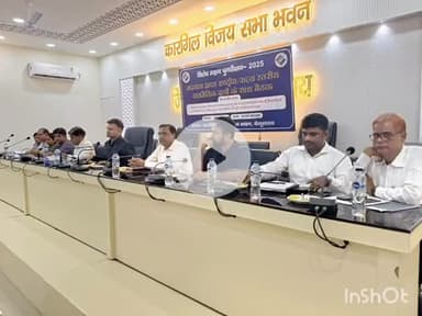 बेगूसराय: कारगिल भवन में डीएम की अध्यक्षता में राजनीतिक दलों के साथ पुनरीक्षण कार्य को लेकर हुई बैठक