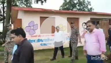इचाक: उपायुक्त हजारीबाग ने प्रखंड के जन वितरण प्रणाली और स्कूल का निरीक्षण किया, दिशा निर्देश दिए