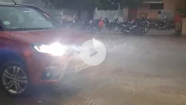 चूरू: बारिश के बाद चेजारों मोहल्ला सहित निचले इलाकों में पानी भर गया, लोगों की आवाजाही हुई बंद