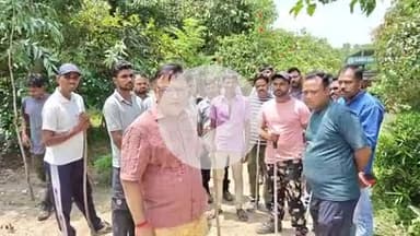 बीसलपुर: महेशपुर गांव में बाघिन की लोकेशन मिलने के बाद मौके पर पहुंचे एडिशनल पीसीसीएफ टाइगर प्रोजेक्ट