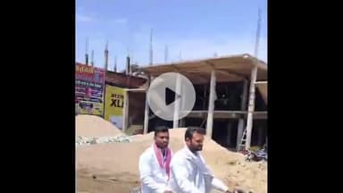 मंझनपुर: बंद करो पाठशाला, खोलो मधुशाला, सपा नेताओं के मंझनपुर चौराहे पर लगाए गए विवादित बैनर से गरमाया सियासी माहौल