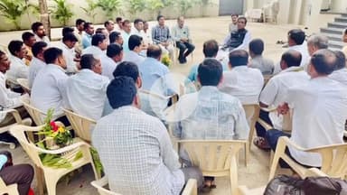 भोकरदन: नानाजी देशमुख योजनेच्या कृषी वार्षिक योजने संदर्भात मा.कें.रेल्वे राज्यमंत्री रावसाहेब दानवे नी घेतली निवासस्थानी बैठक