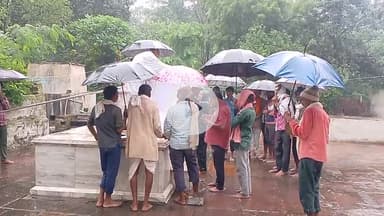 पवई। ग्राम सिमरा खुर्द कबीर आश्रम आषाढी निशान पूजा सम्पन्न हुई आज दिनांक 17/7/2025