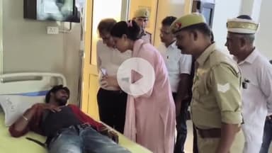 अमरोहा: हसनपुर में स्कूल वैन और पिकअप की भिड़ंत के बाद जिला अस्पताल में मचा कोहराम, डीएम और एसपी पहुंचे