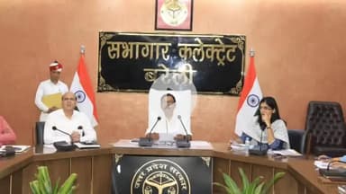 बरेली: कलेक्ट्रेट सभागार में विकास विभाग की सीएम डैशबोर्ड बैठक में डीएम ने रैंकिंग सुधार के दिए निर्देश