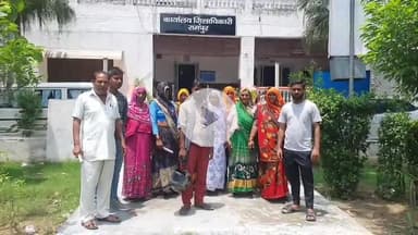 रामपुर: पनबड़िया की एक दर्जन महिलाओं ने जिलाधिकारी के यहां शिकायती पत्र देकर कहा जल भराव की समस्या को दूर कराओ #jansamasya